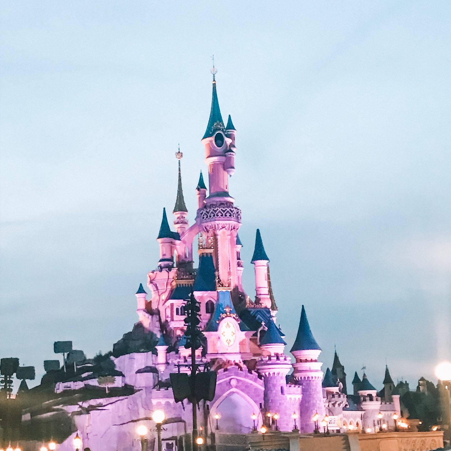 Disney_Paris_MerlotandChat